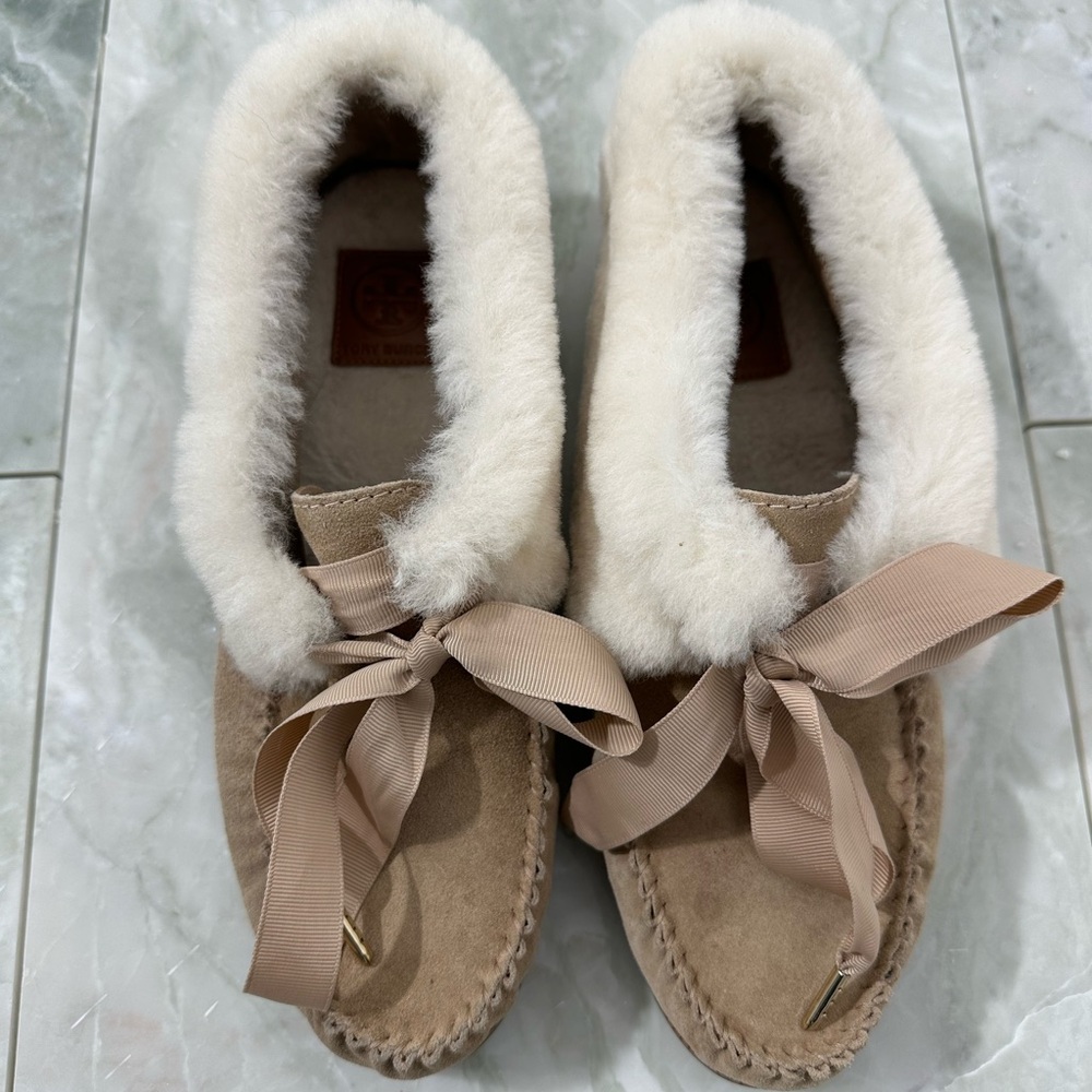 Tory Burch Furry and super stylish moccasins! size 9.5